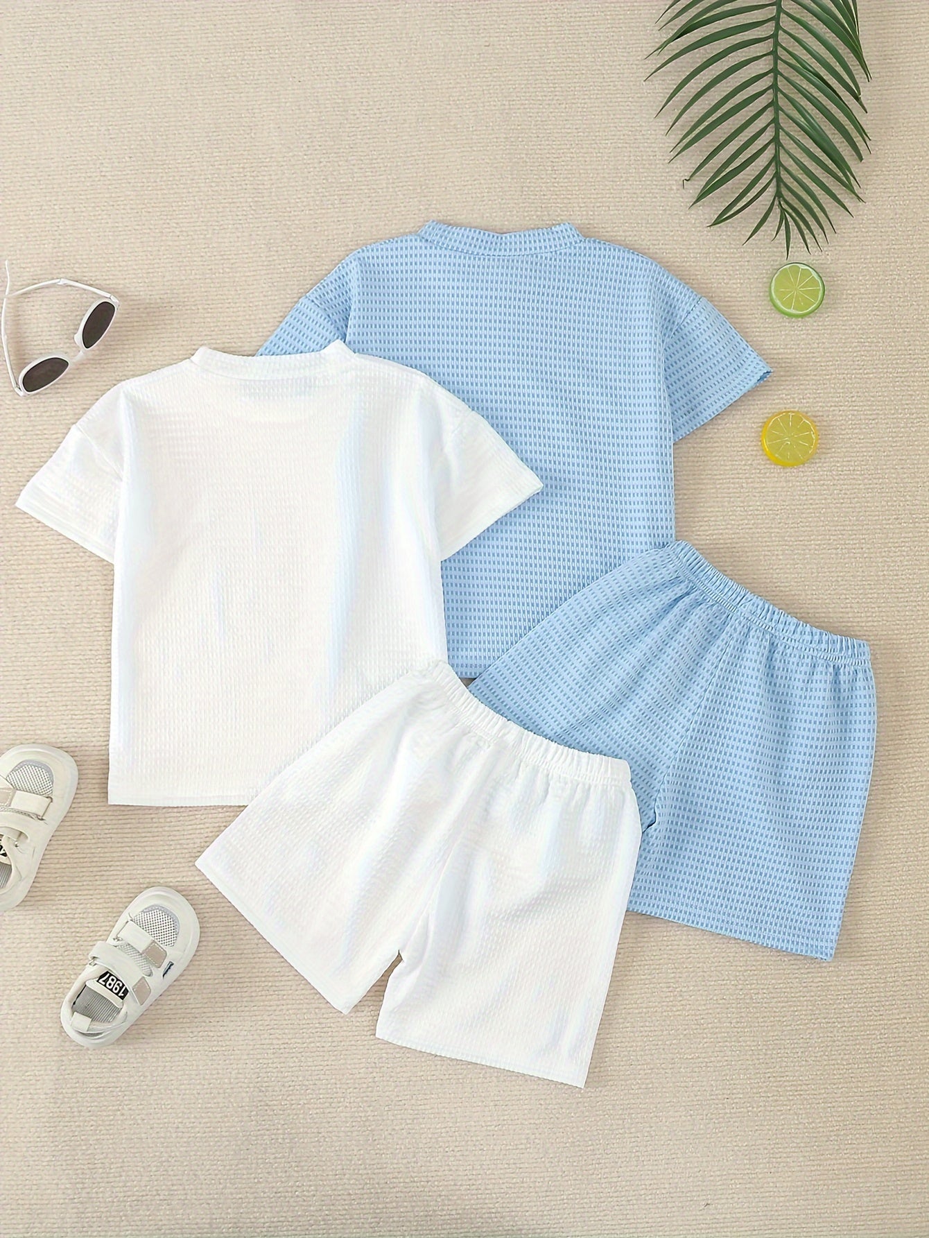 4pcs Boys Casual Solid Comfortable Short Sleeve T-shirt & Shorts Set