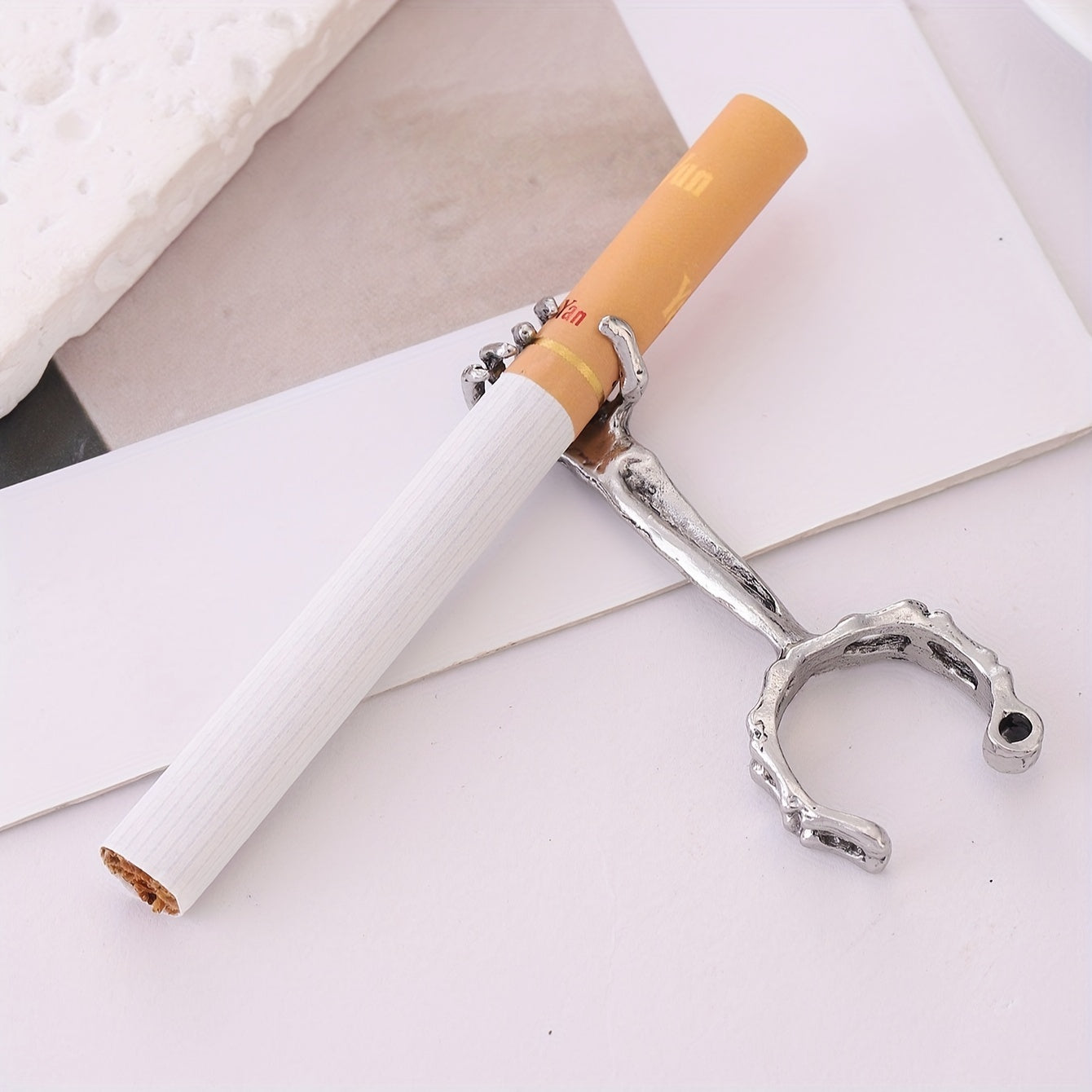 1pc Smoking Finger Ring - Cigarette Holder with Skull Pattern Design