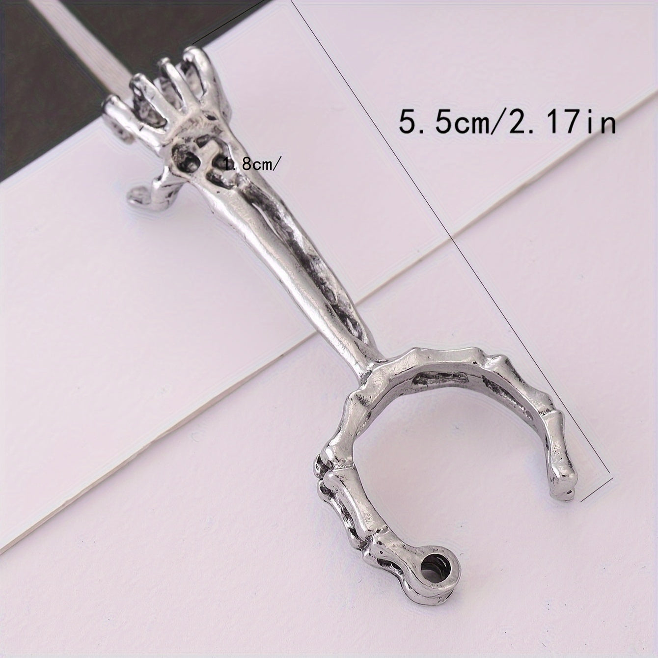 1pc Smoking Finger Ring - Cigarette Holder with Skull Pattern Design