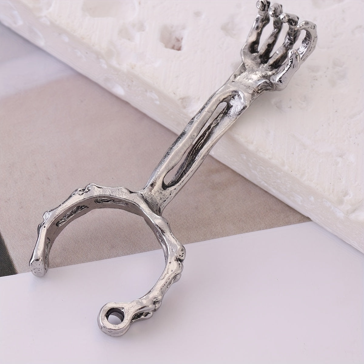 1pc Smoking Finger Ring - Cigarette Holder with Skull Pattern Design
